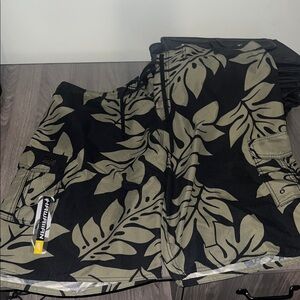 Hurley Men's Black and Tan Leaf Print Board Shorts